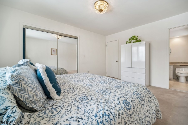 137 High Oaks Dr
