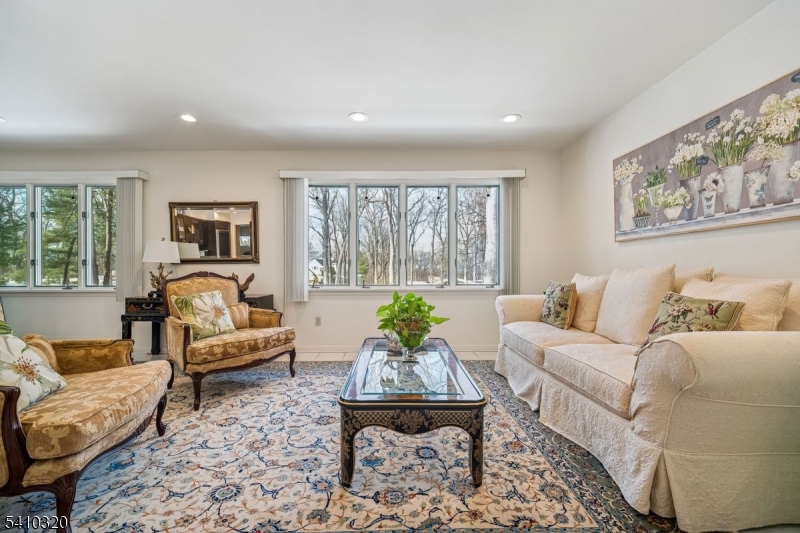 137 High Oaks Dr