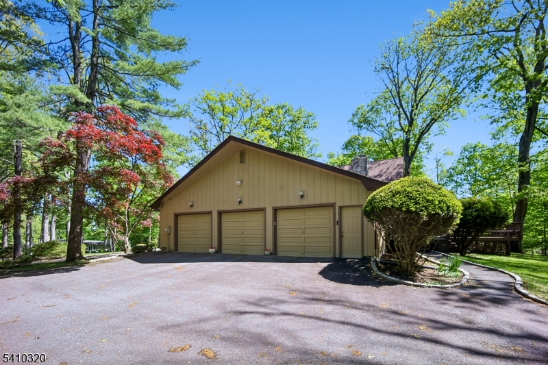 137 High Oaks Dr