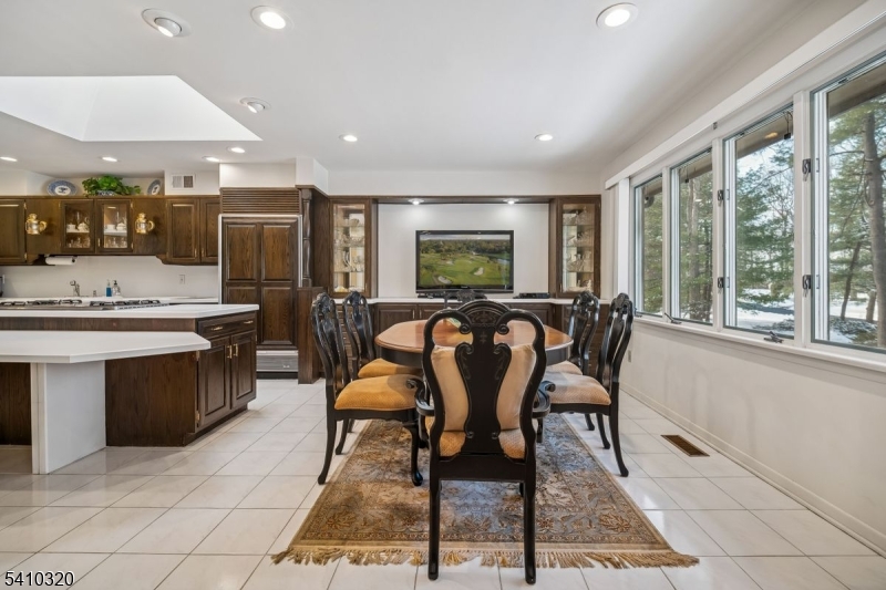 137 High Oaks Dr