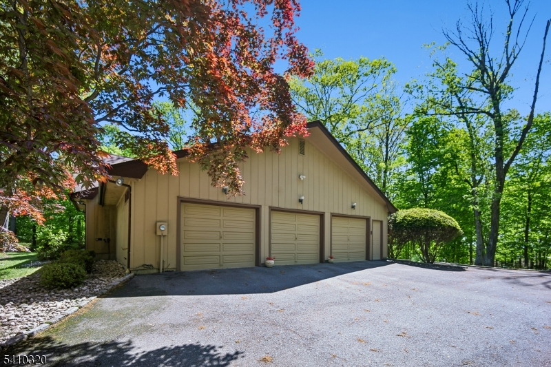 137 High Oaks Dr