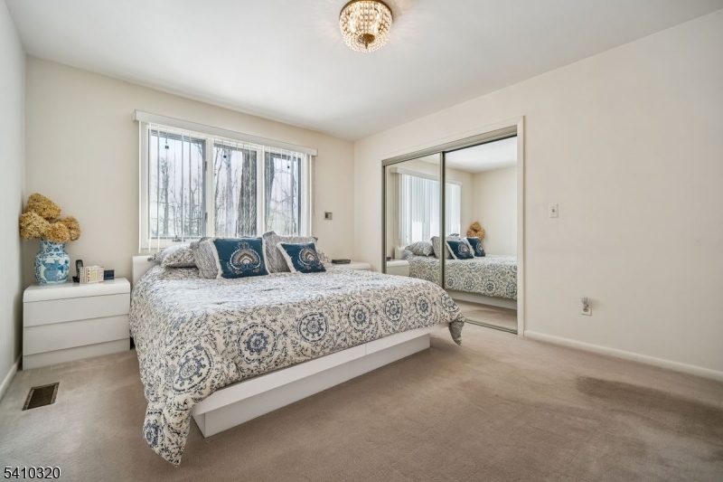 137 High Oaks Dr