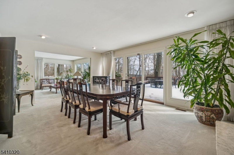 137 High Oaks Dr