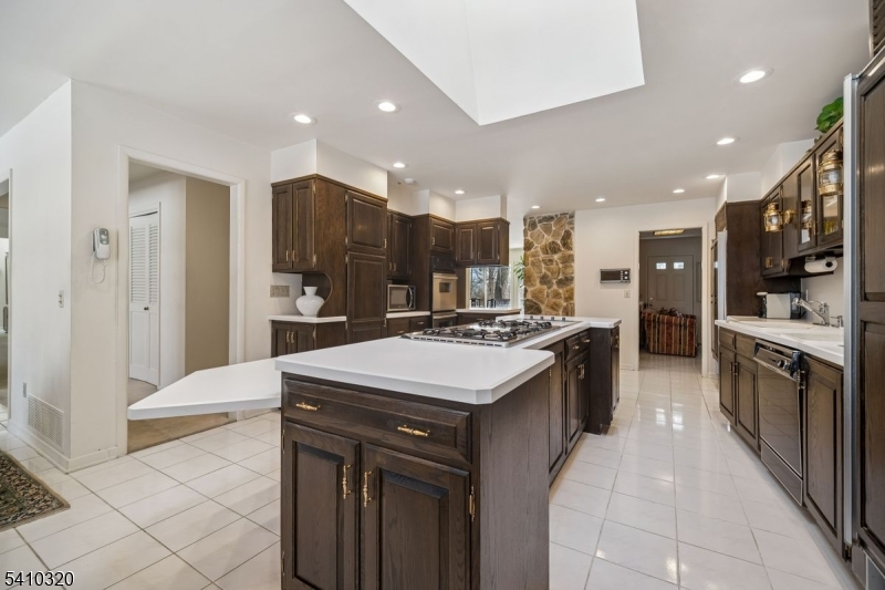 137 High Oaks Dr