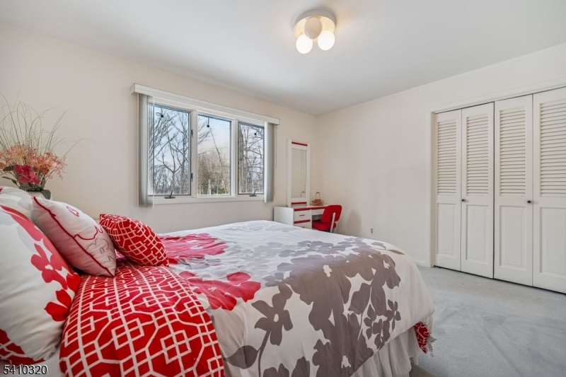 137 High Oaks Dr