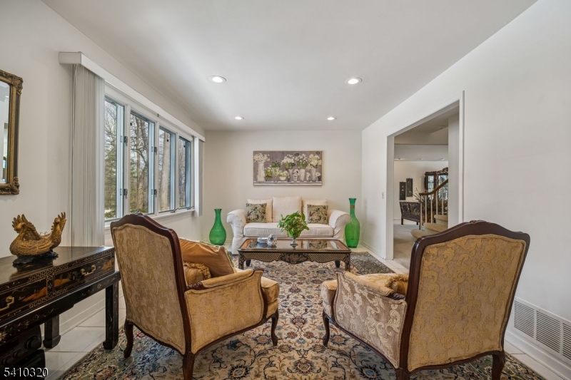 137 High Oaks Dr