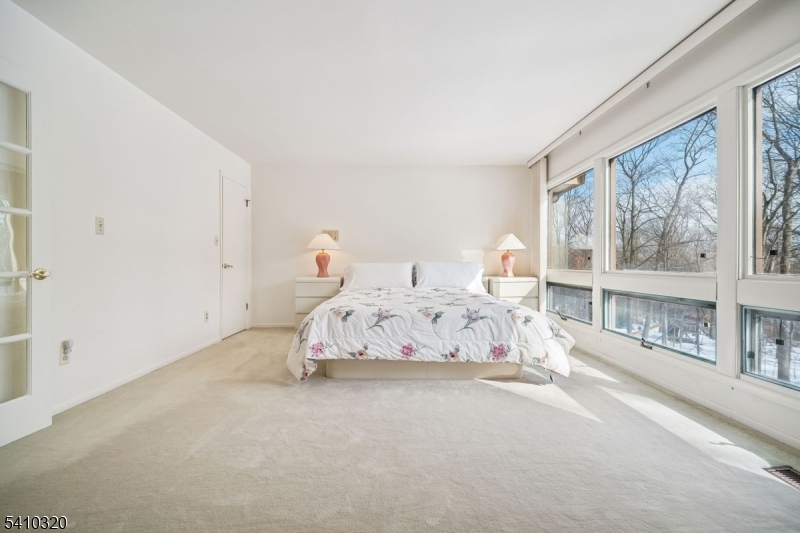 137 High Oaks Dr