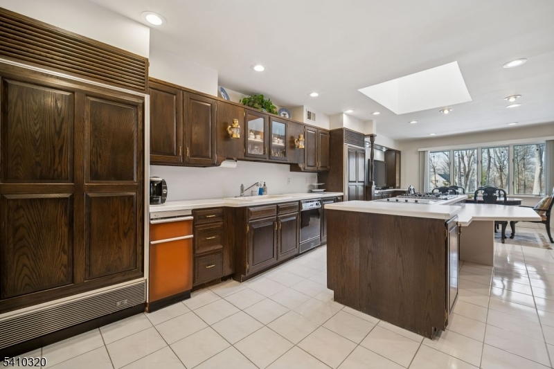 137 High Oaks Dr