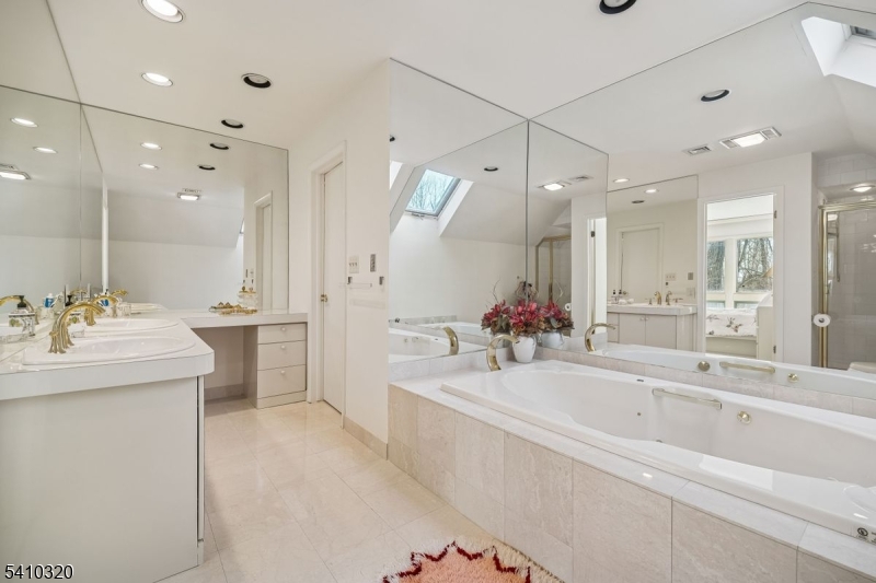 137 High Oaks Dr