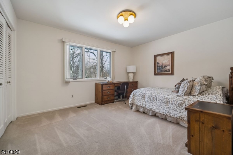 137 High Oaks Dr