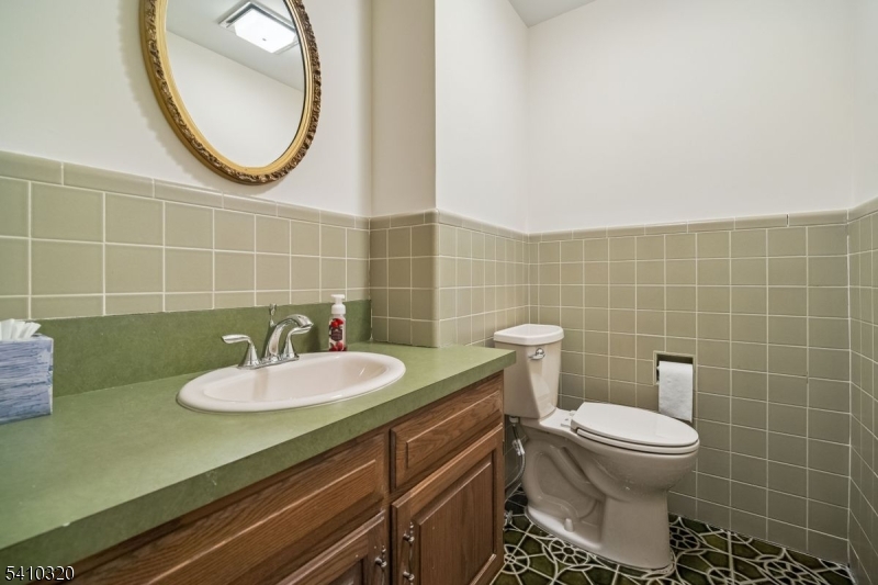 137 High Oaks Dr