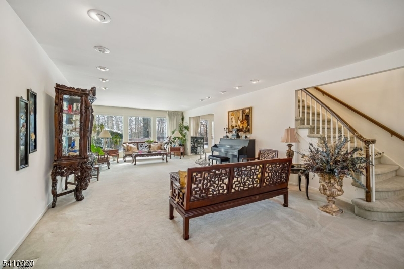 137 High Oaks Dr