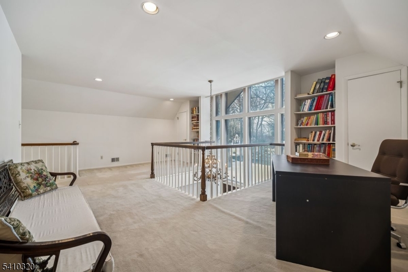 137 High Oaks Dr