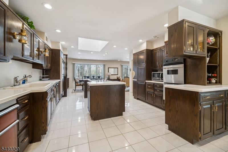 137 High Oaks Dr