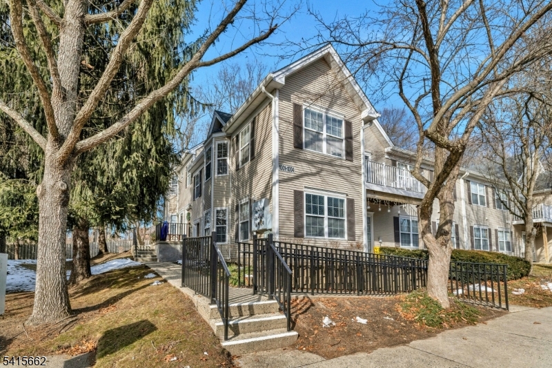 1004 Cypress Ln