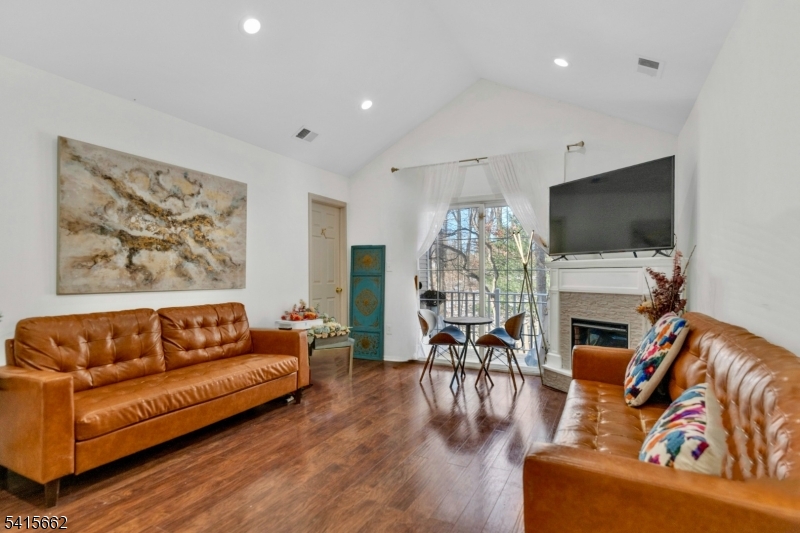 1004 Cypress Ln