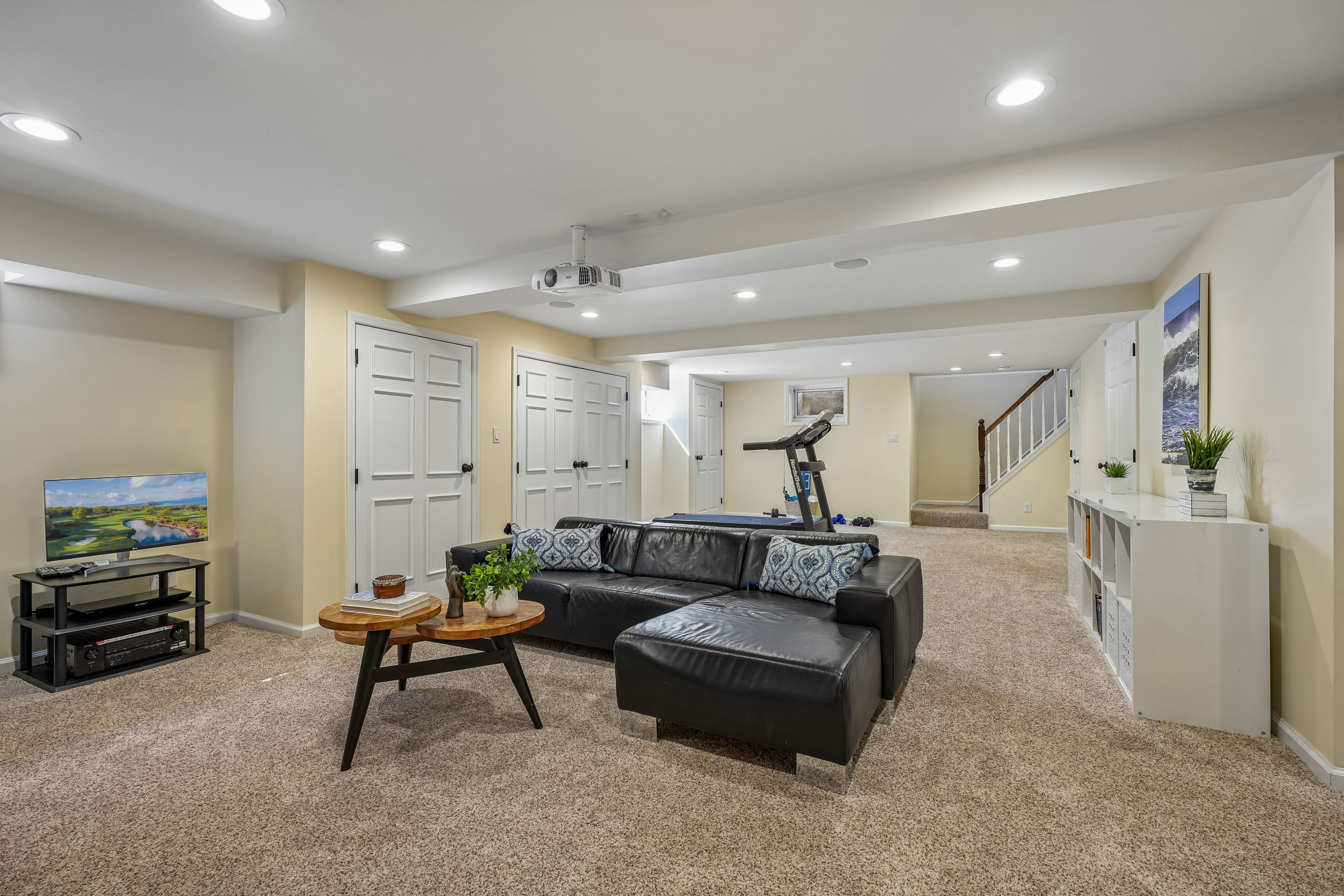 30 Colonial Way 