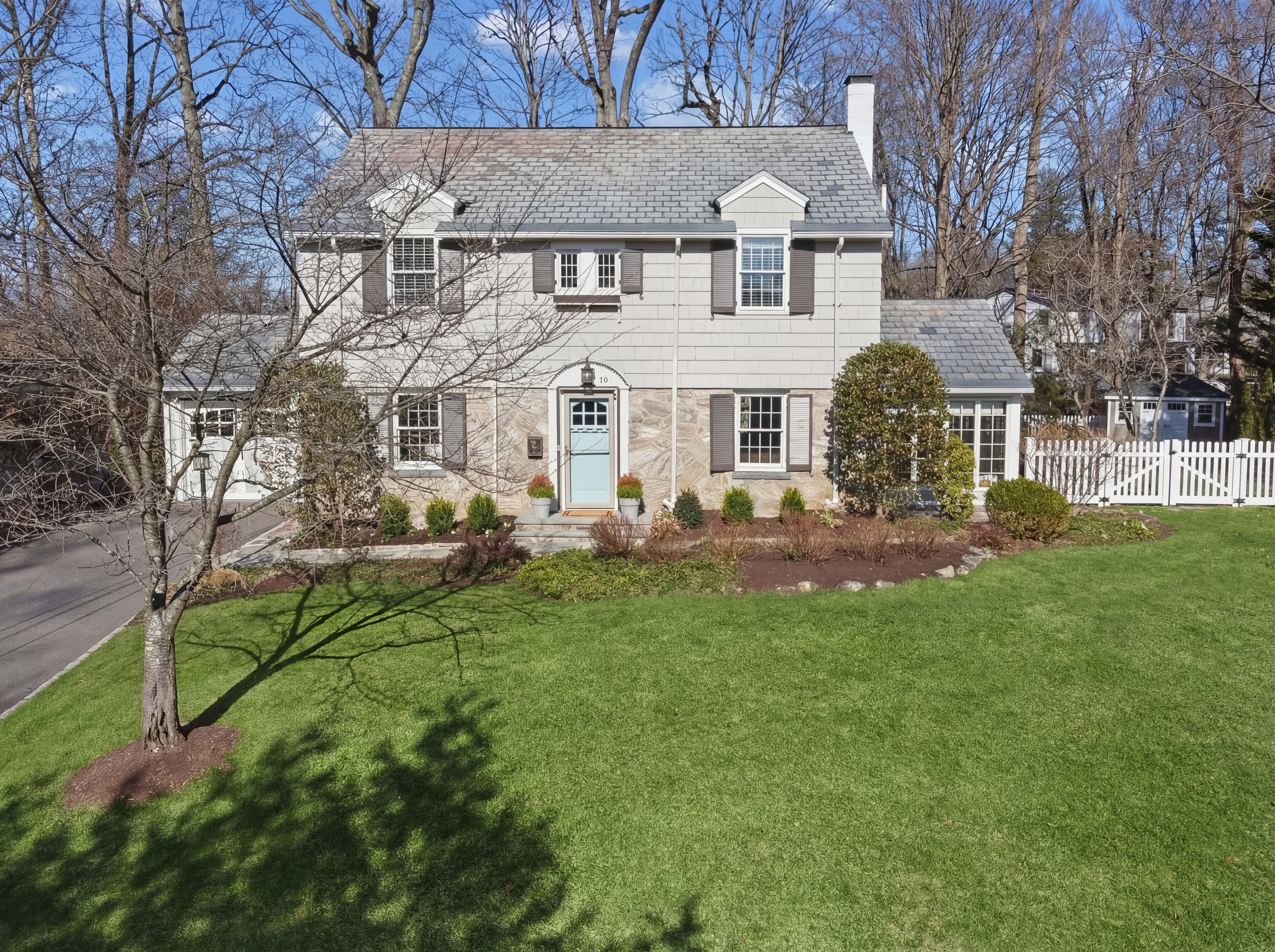 30 Colonial Way 