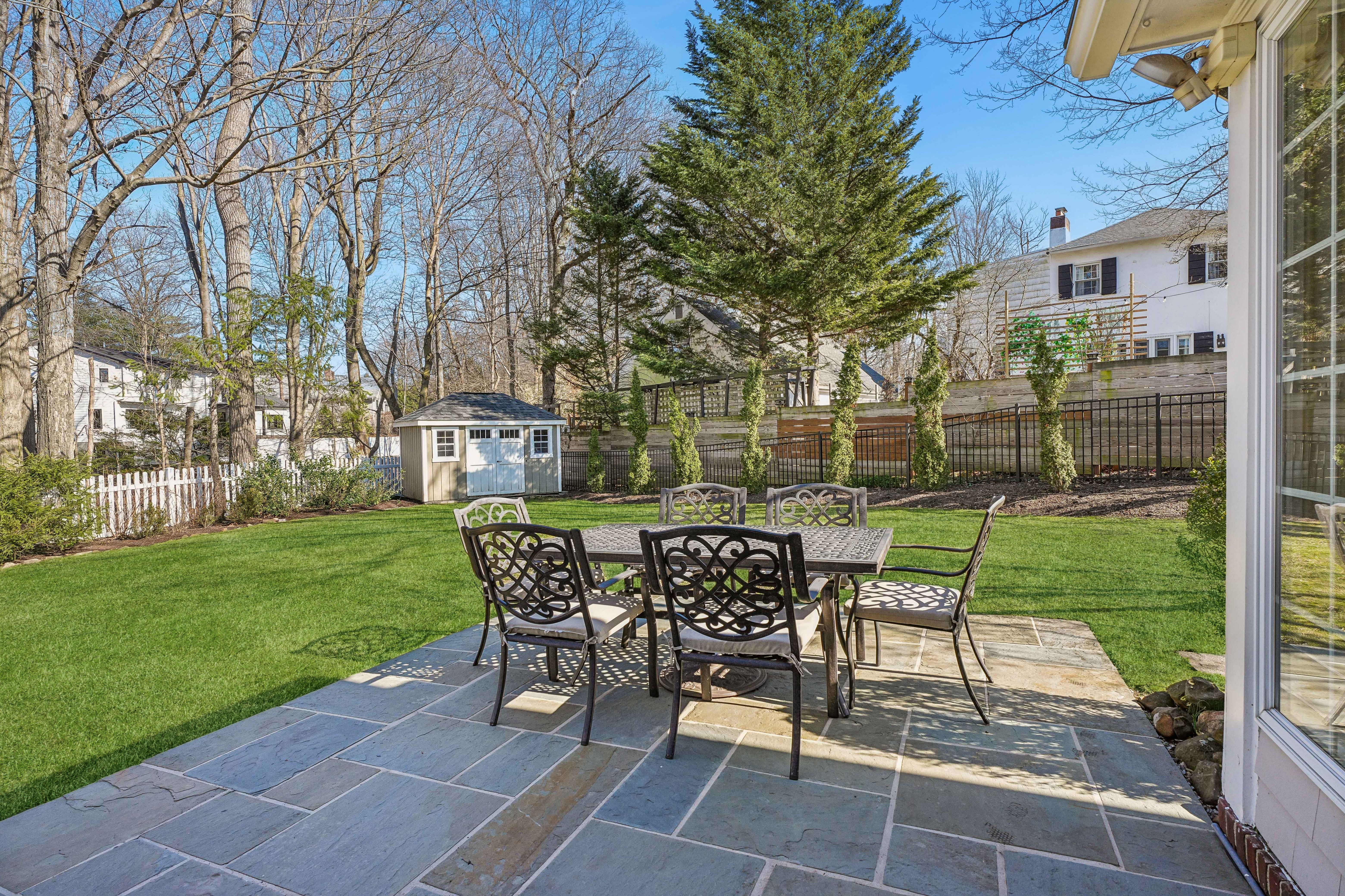30 Colonial Way 