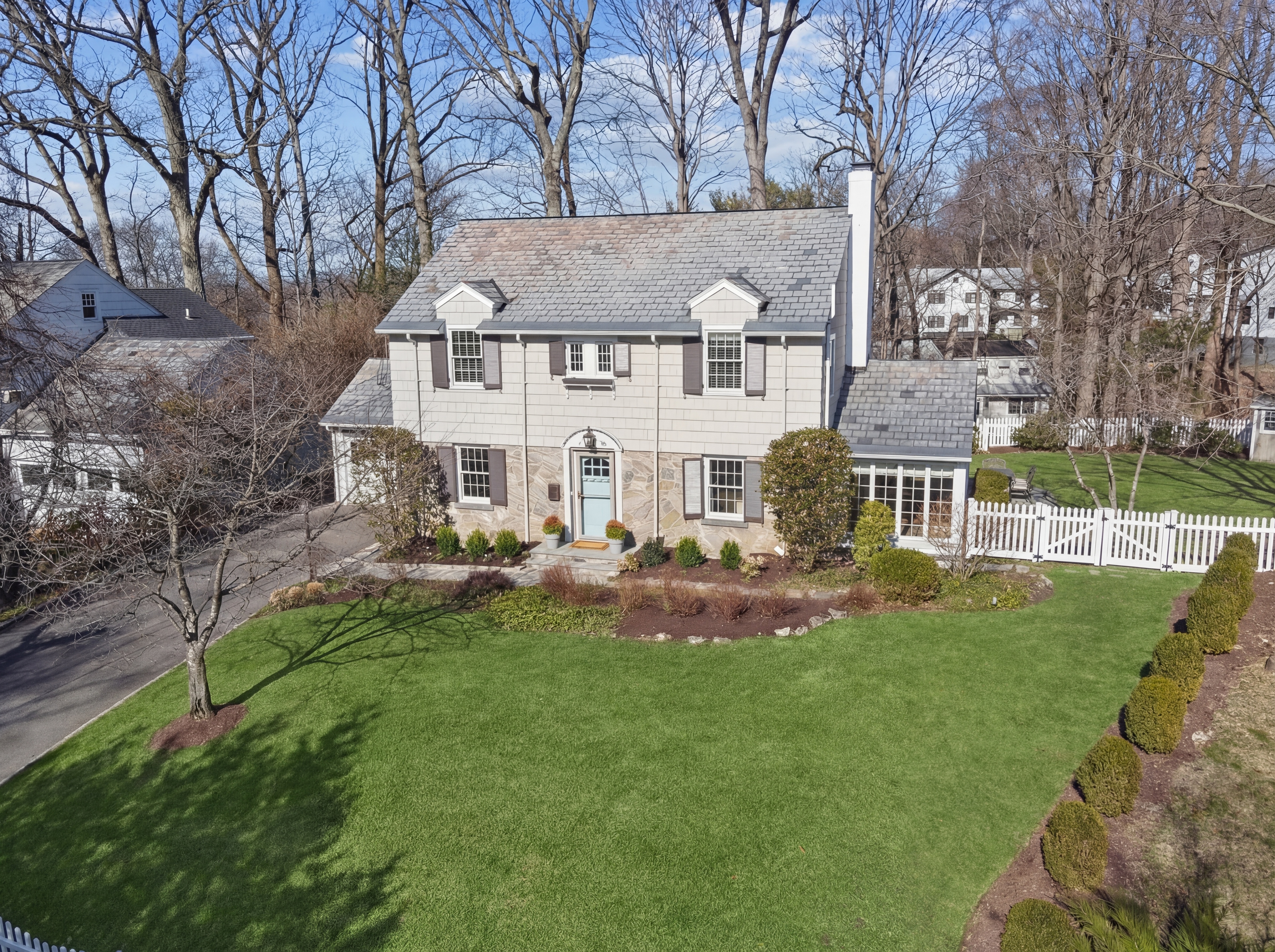 30 Colonial Way 