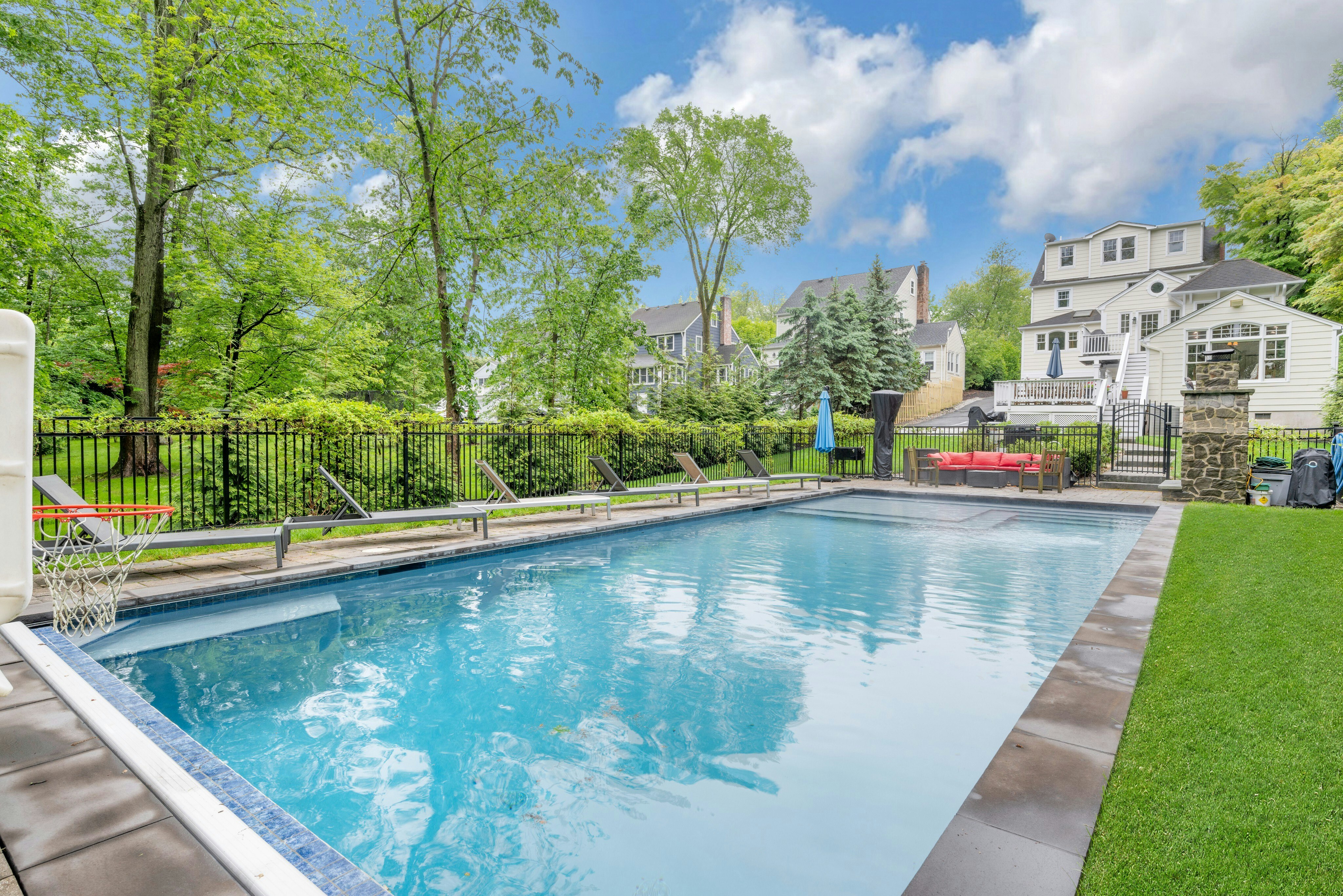 215 Kent Place Boulevard 