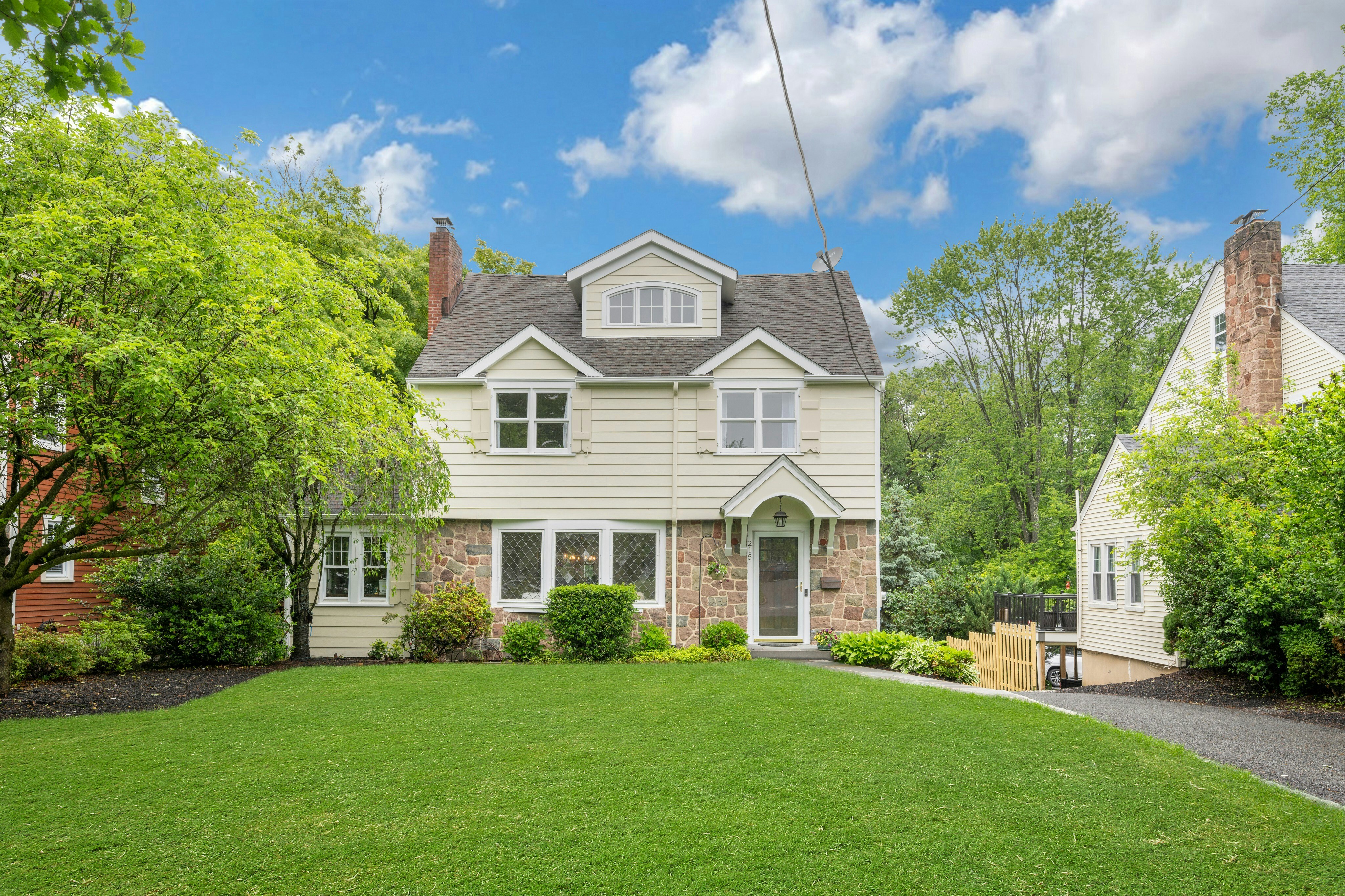 215 Kent Place Boulevard 