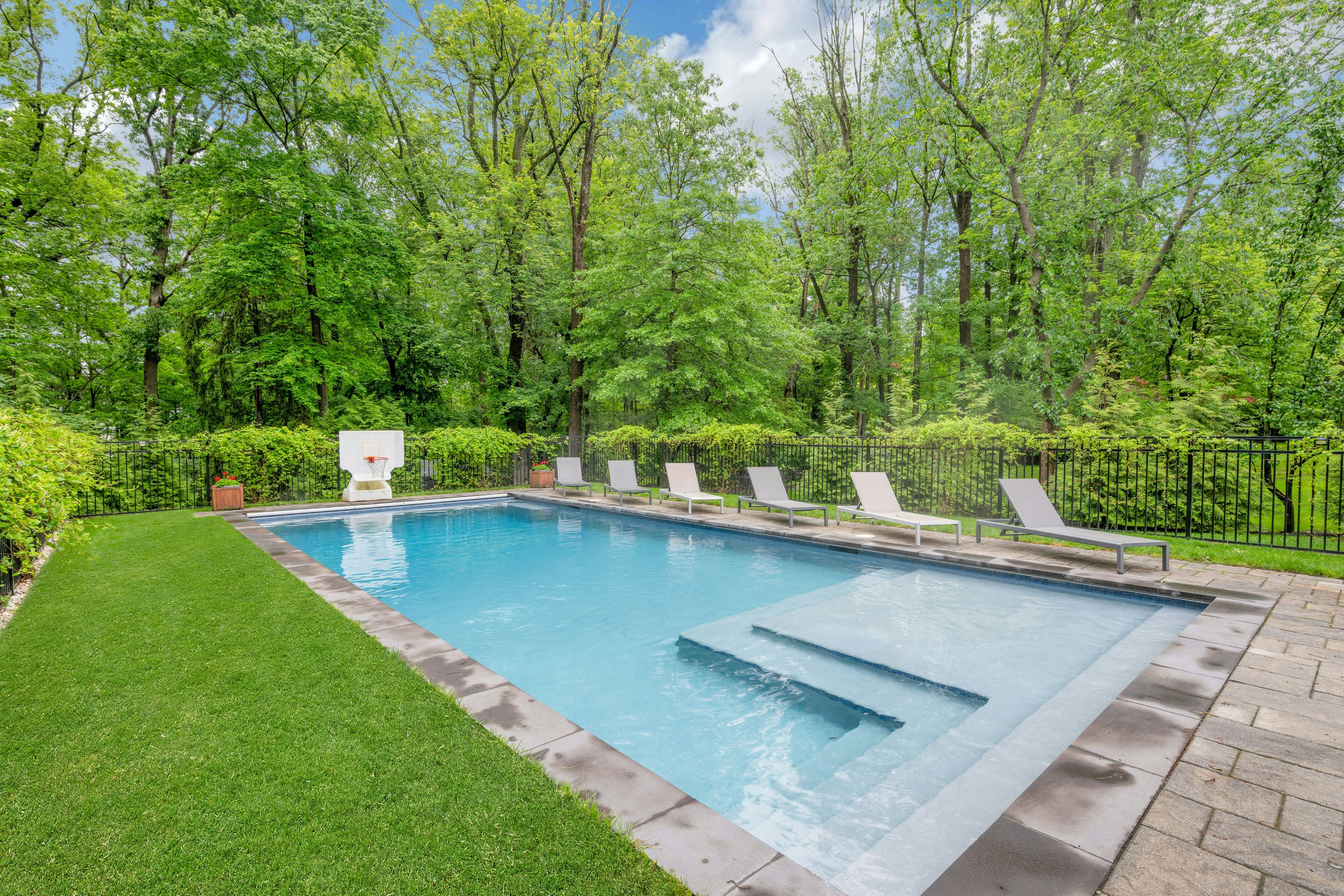 215 Kent Place Boulevard 