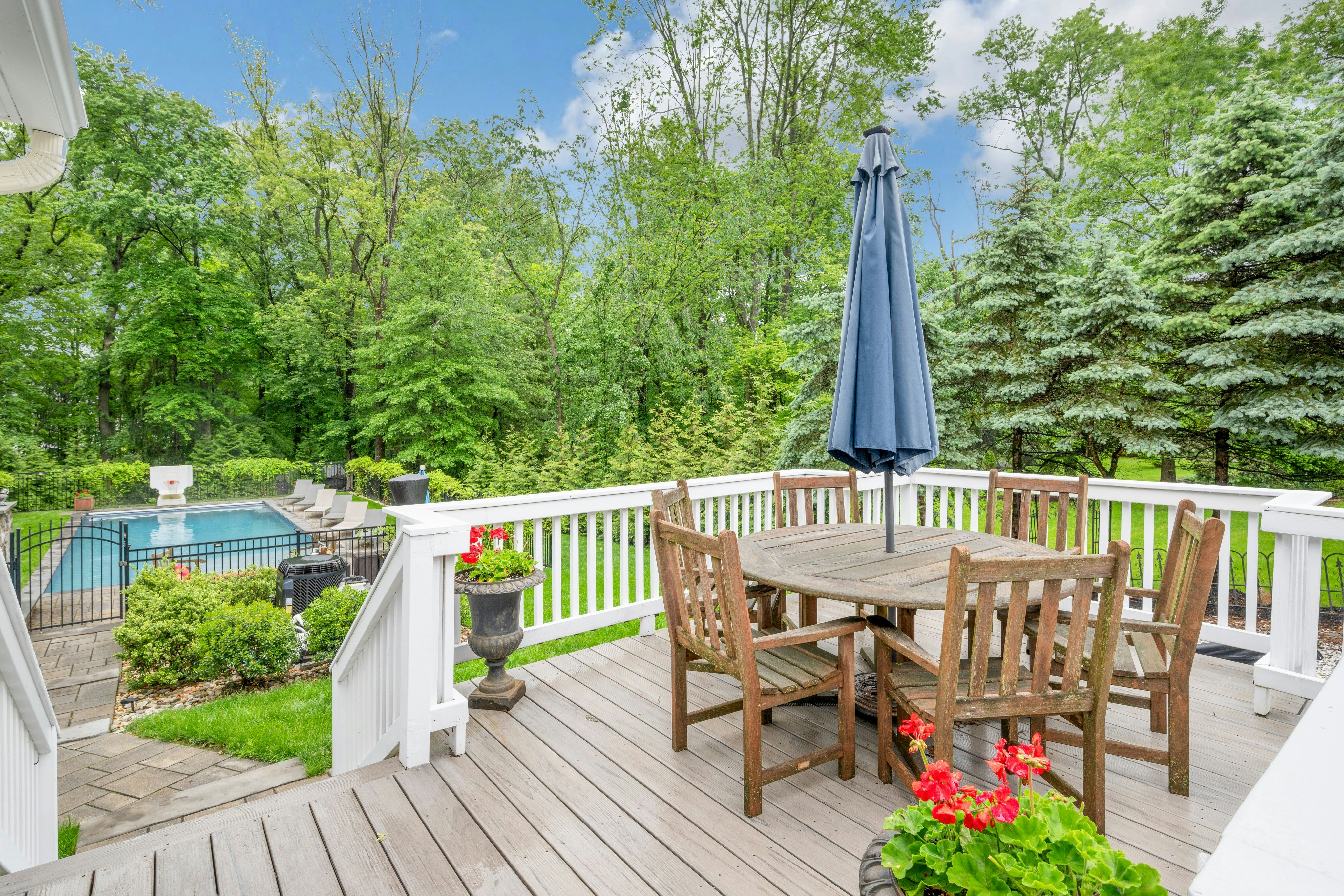 215 Kent Place Boulevard 