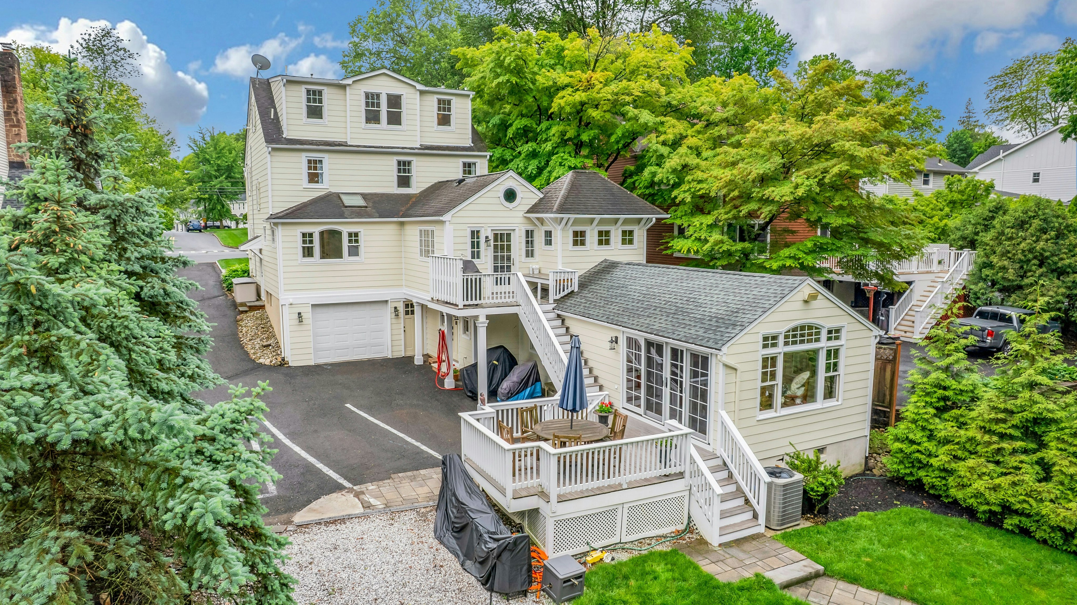 215 Kent Place Boulevard 