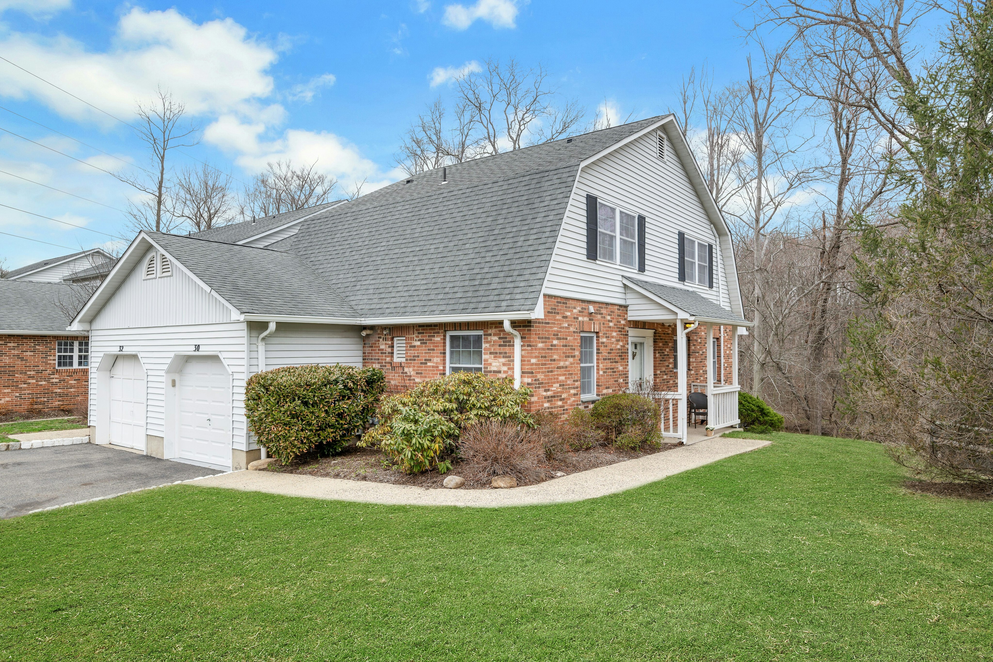 30 Coachlight Drive 