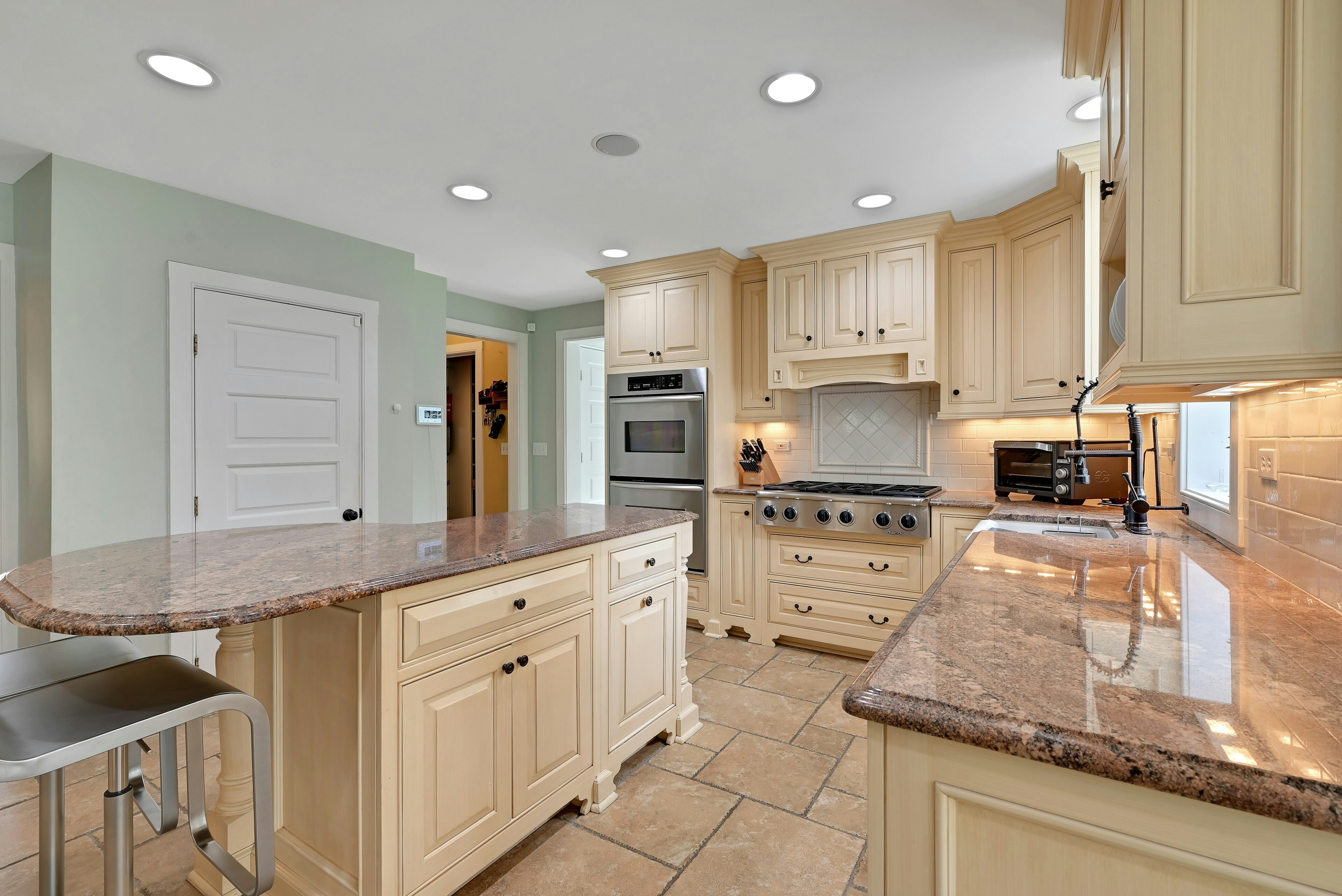 285 Plainfield Ave 