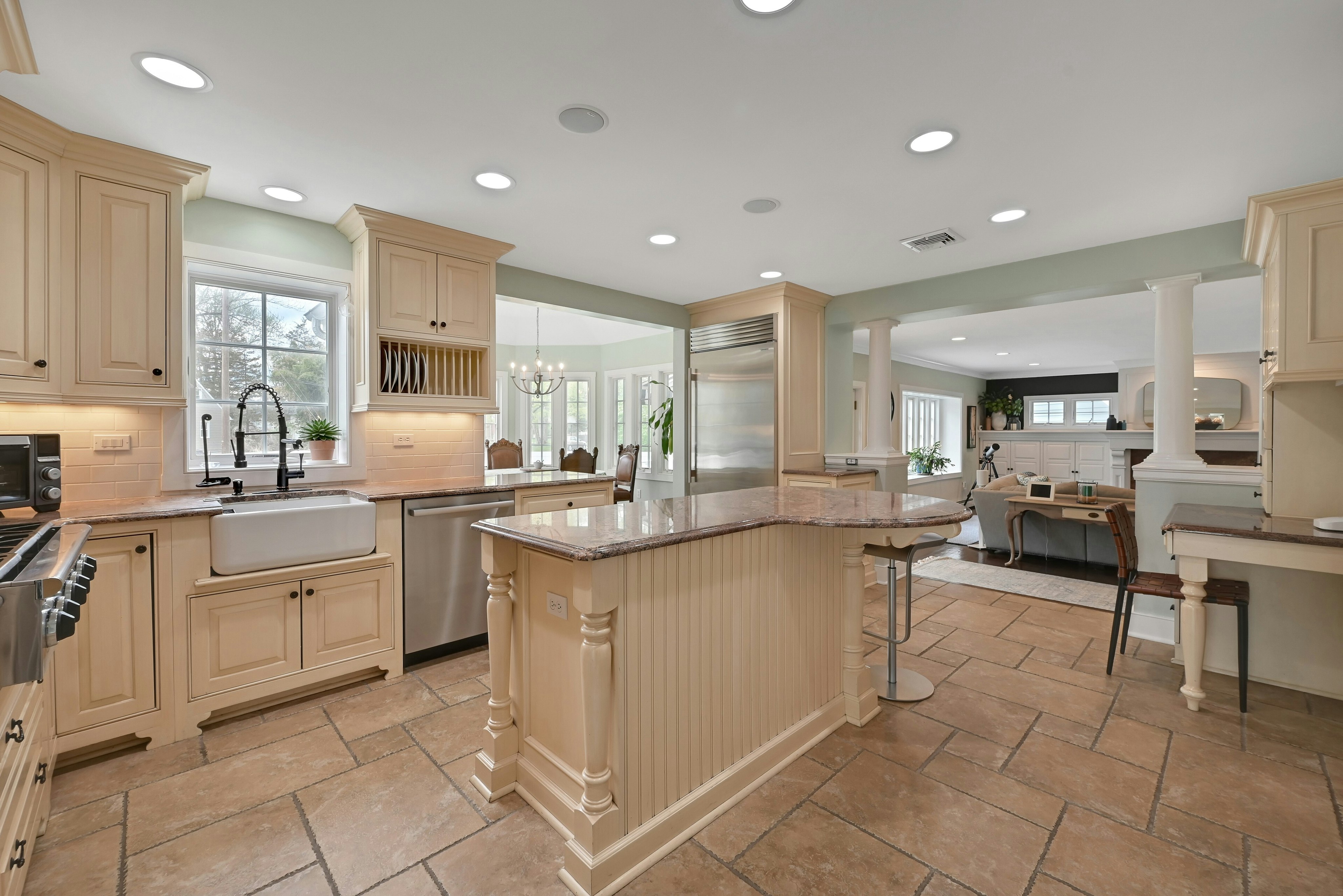285 Plainfield Ave 