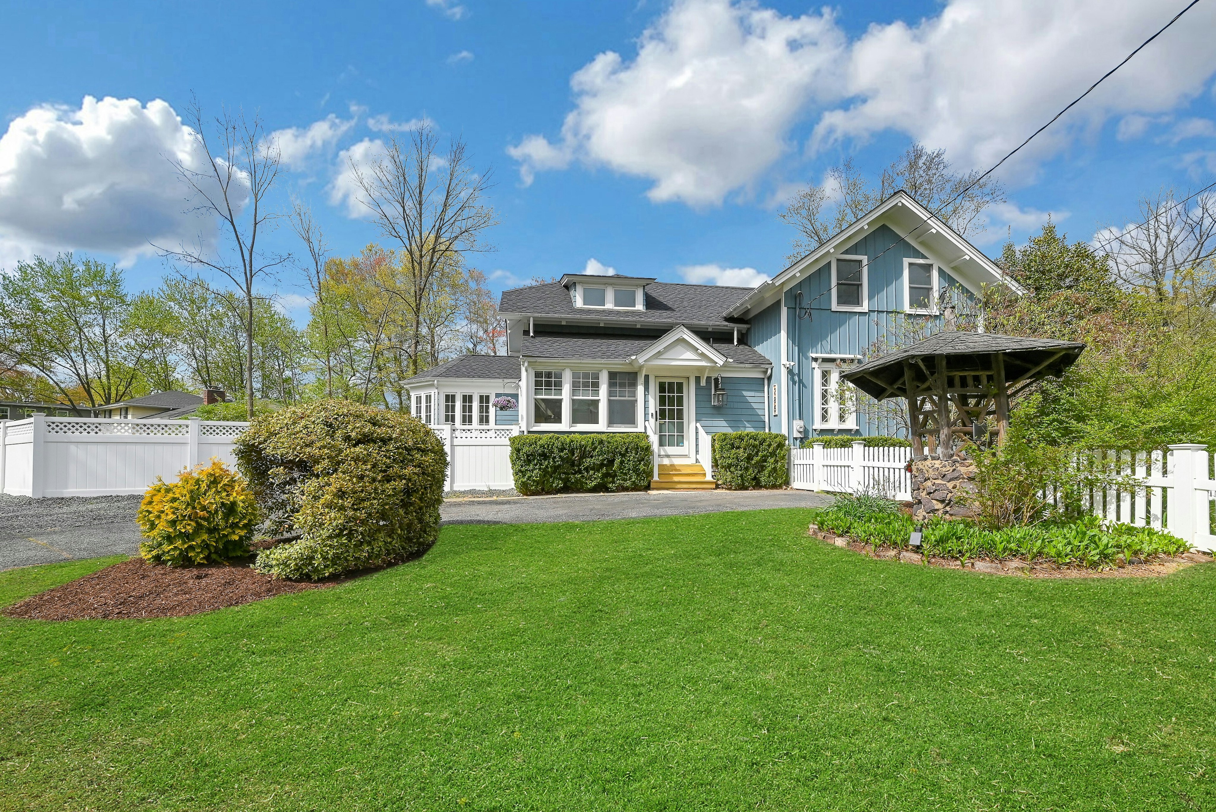 285 Plainfield Ave 