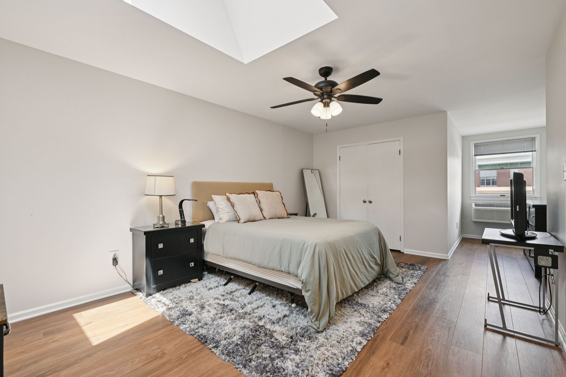50 Pine Street #206