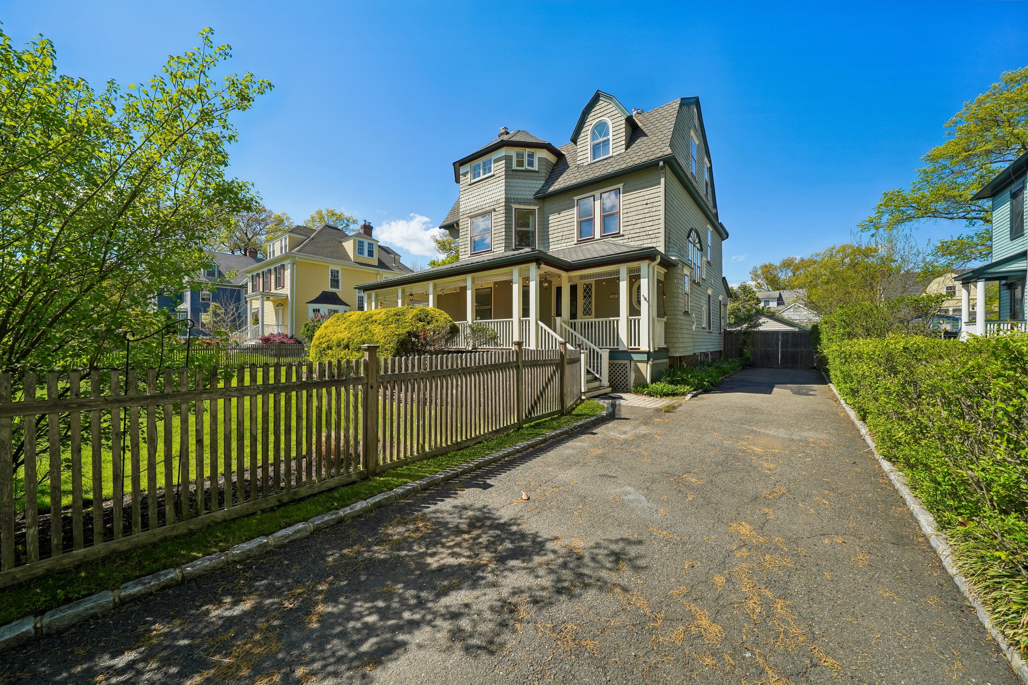 215 Inwood Avenue 