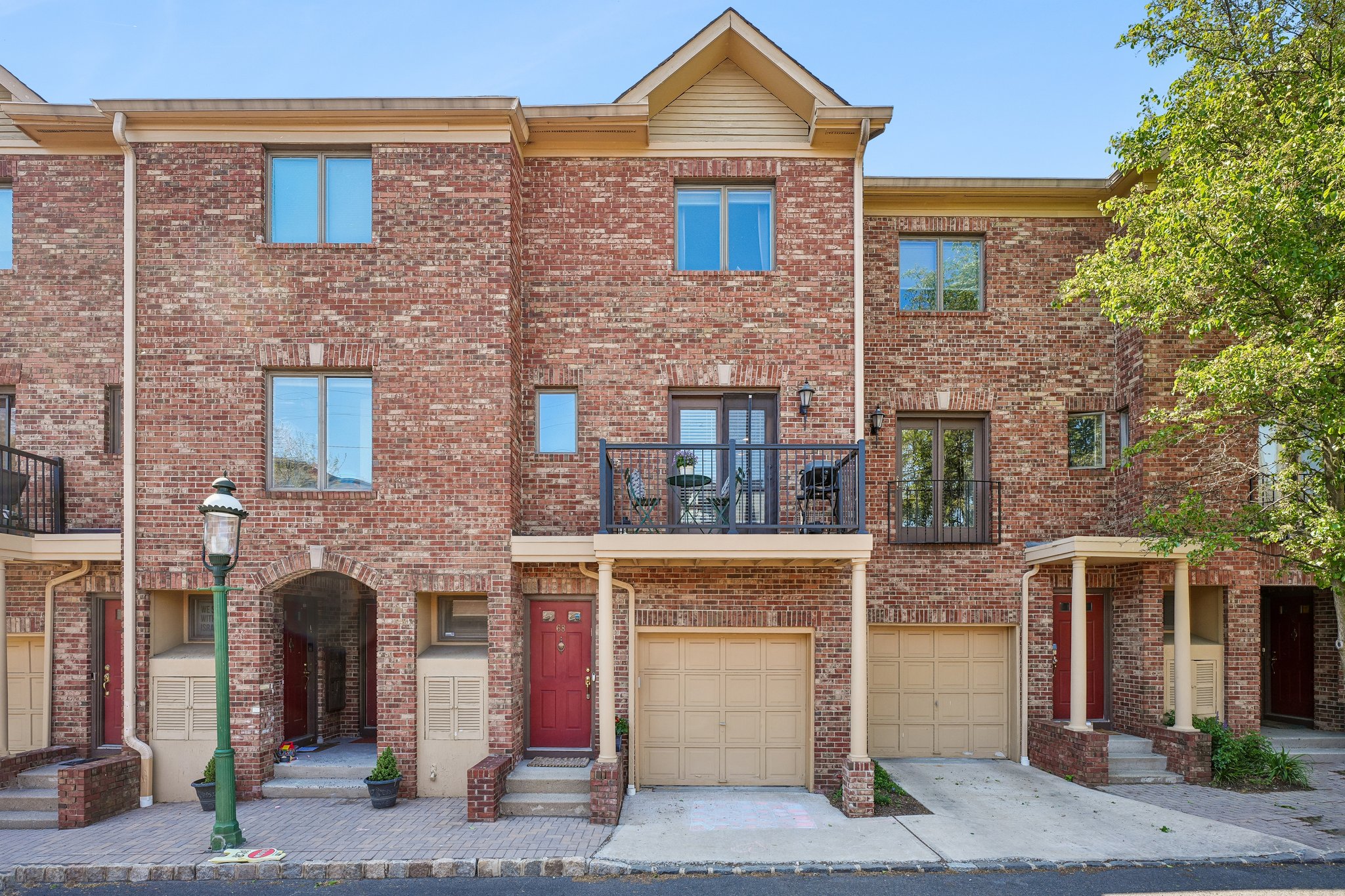 68 Mews Lane 