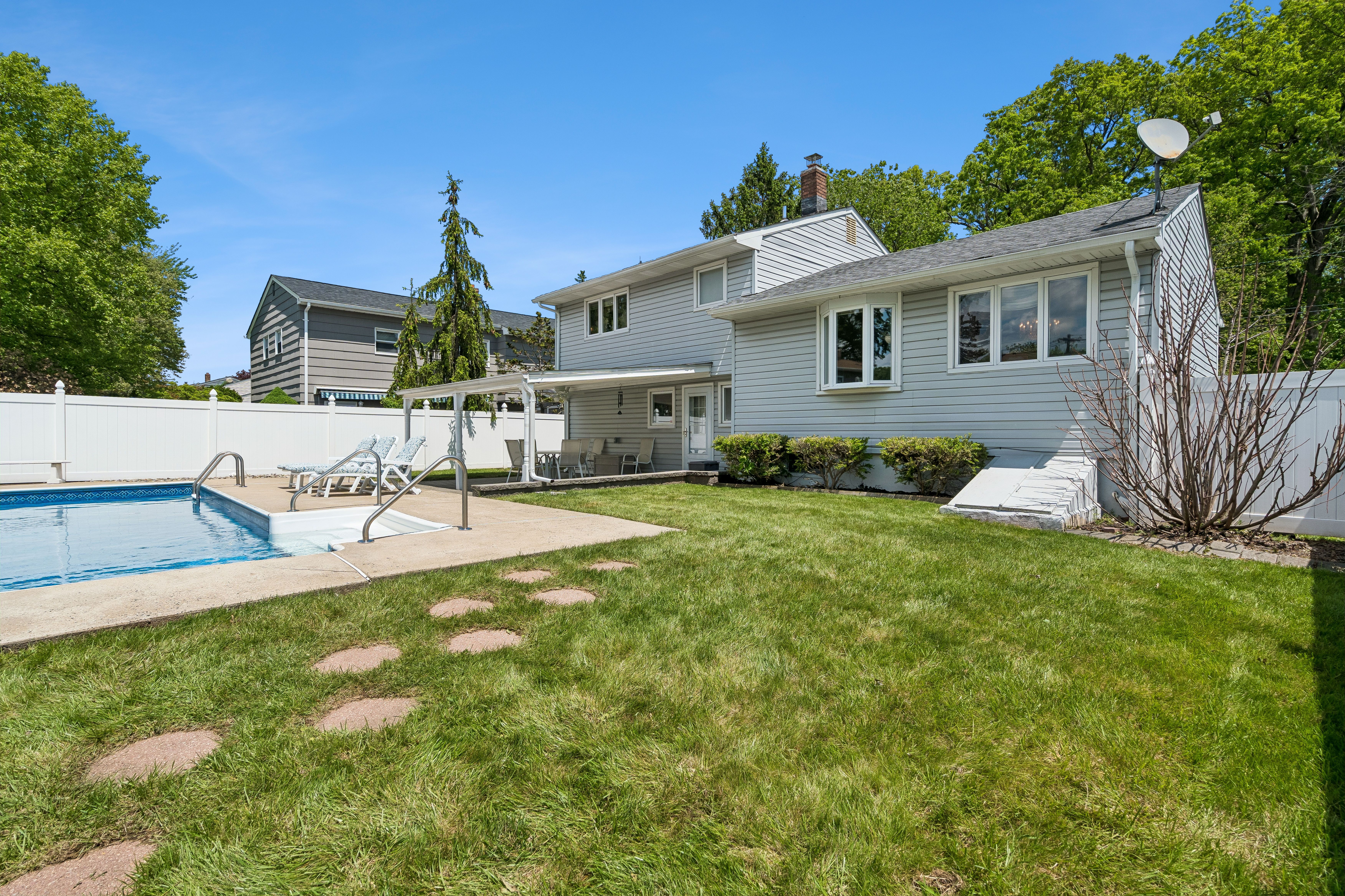 135 Roosevelt Avenue 