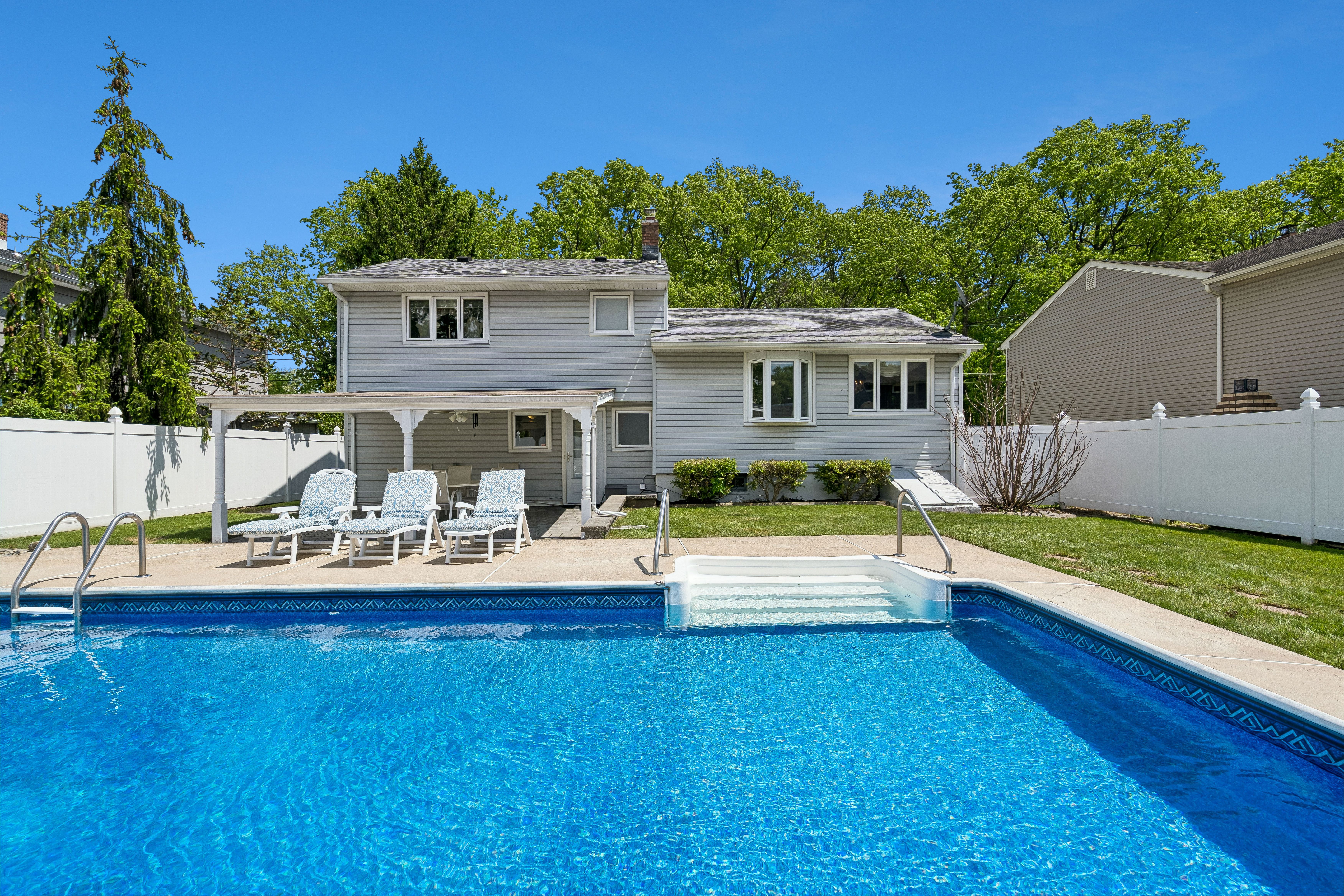 135 Roosevelt Avenue 