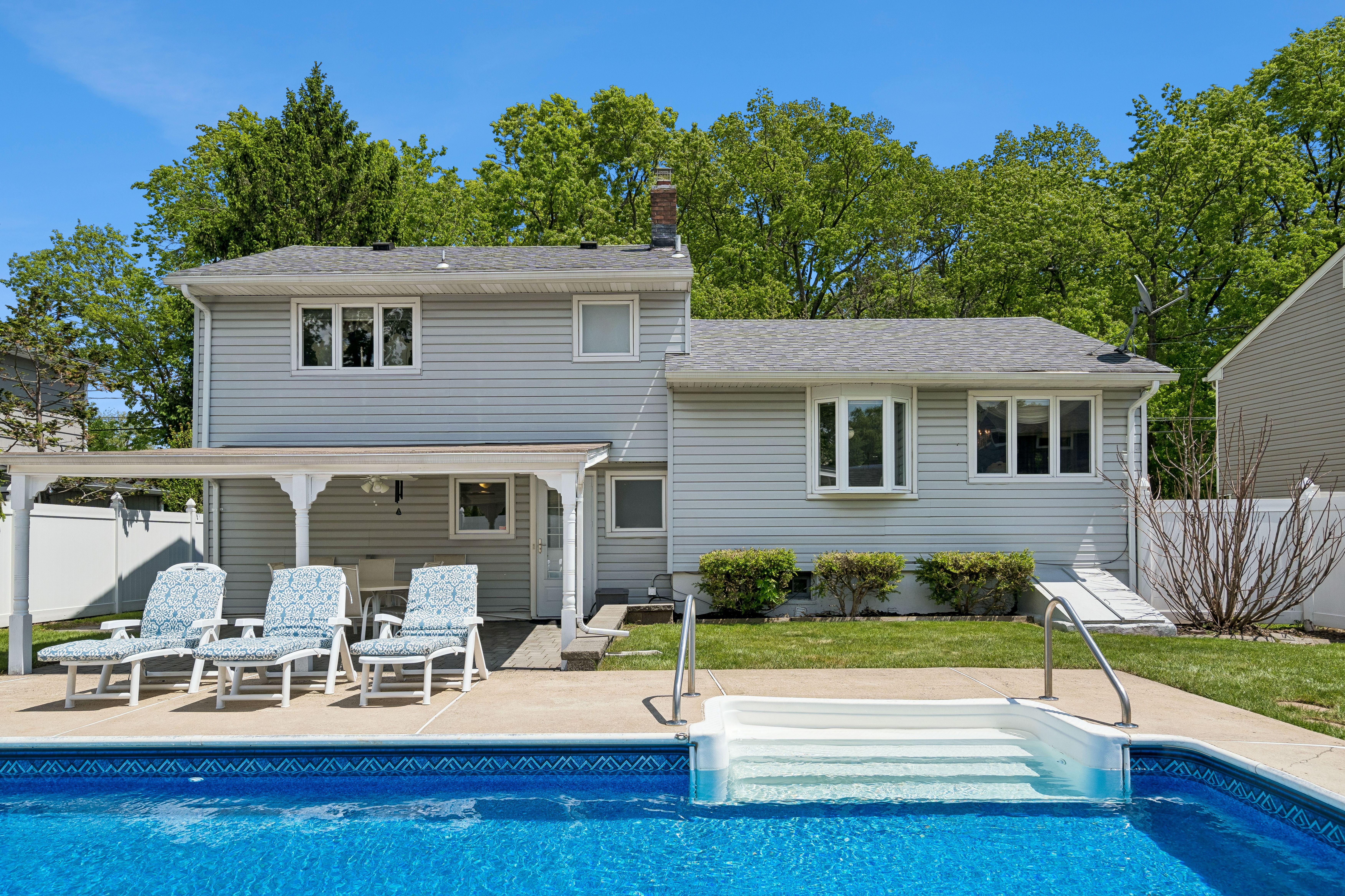 135 Roosevelt Avenue 