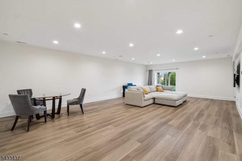 6 Concord Ct