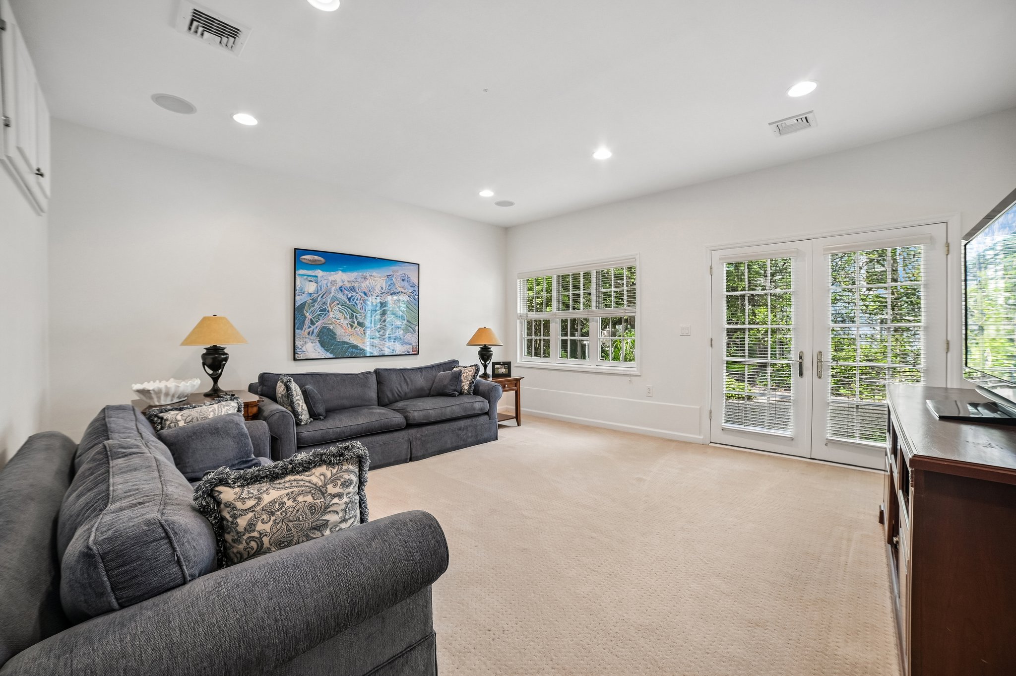 11 Cayuga Way 