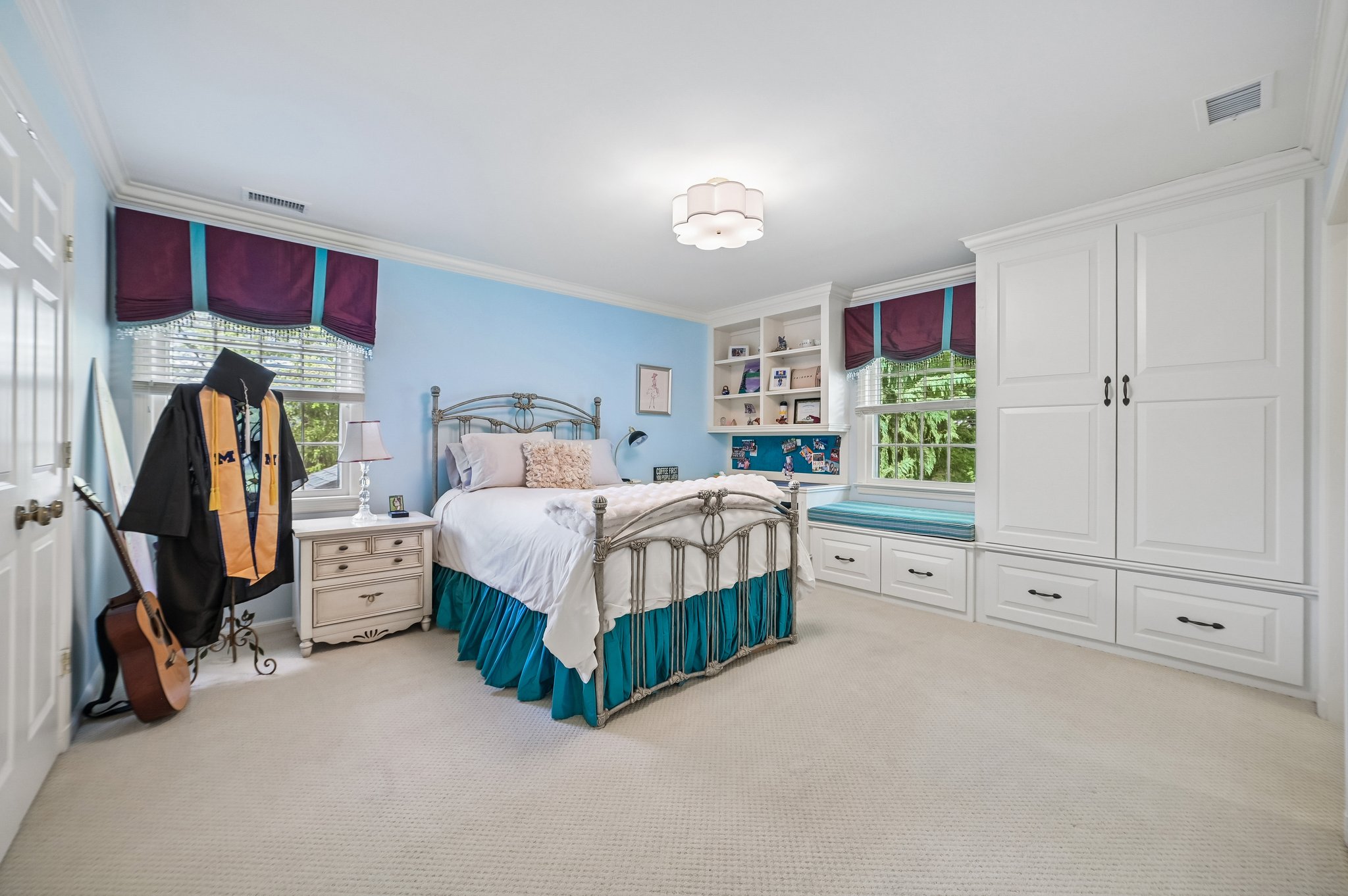 11 Cayuga Way 