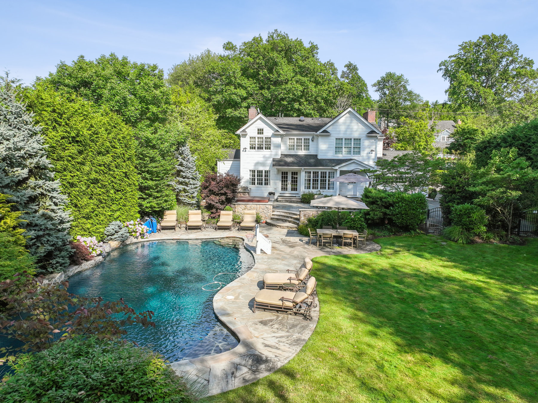 11 Cayuga Way 