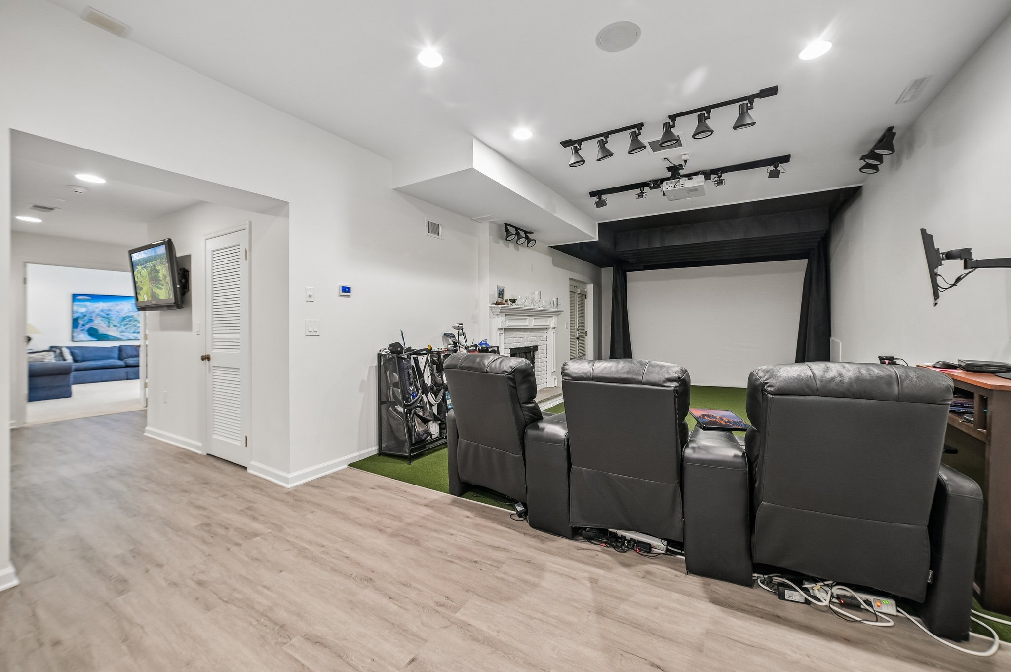 11 Cayuga Way 
