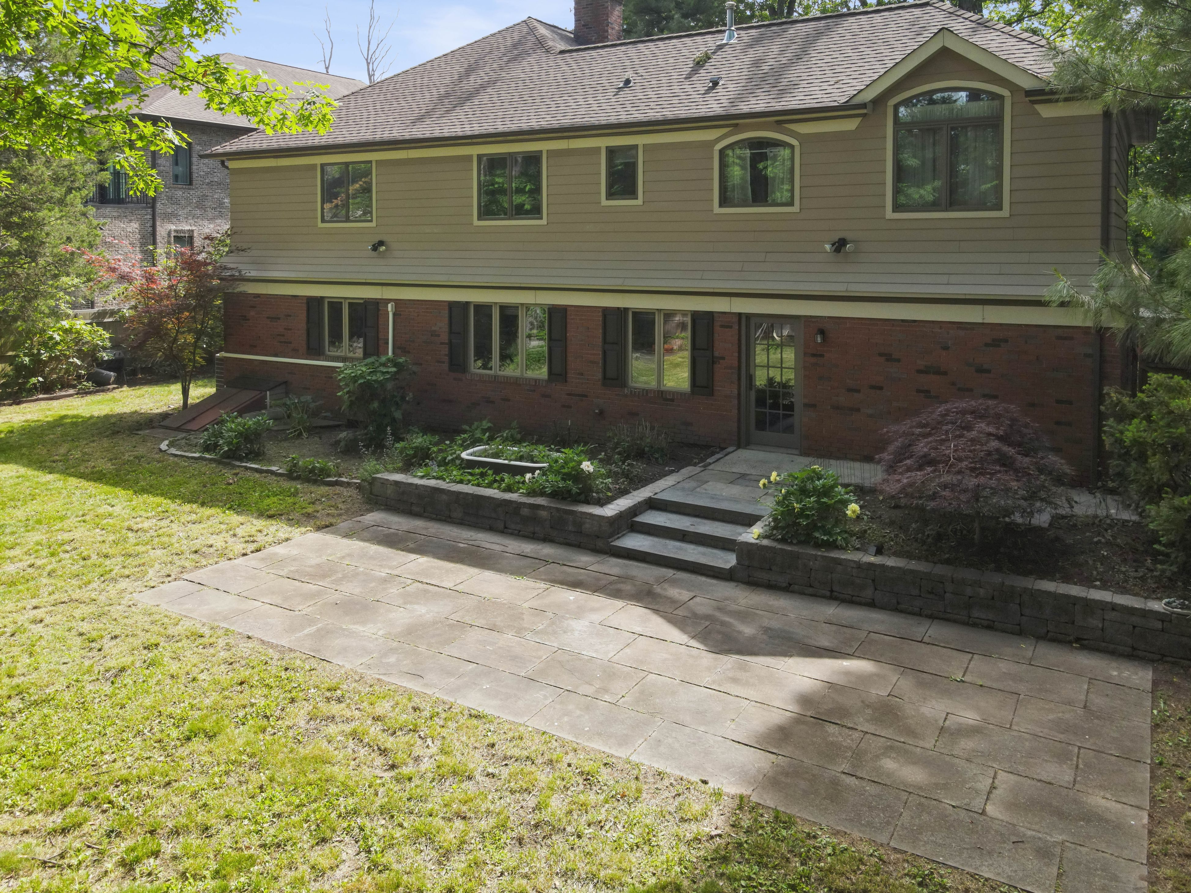 3811 Park Avenue 
