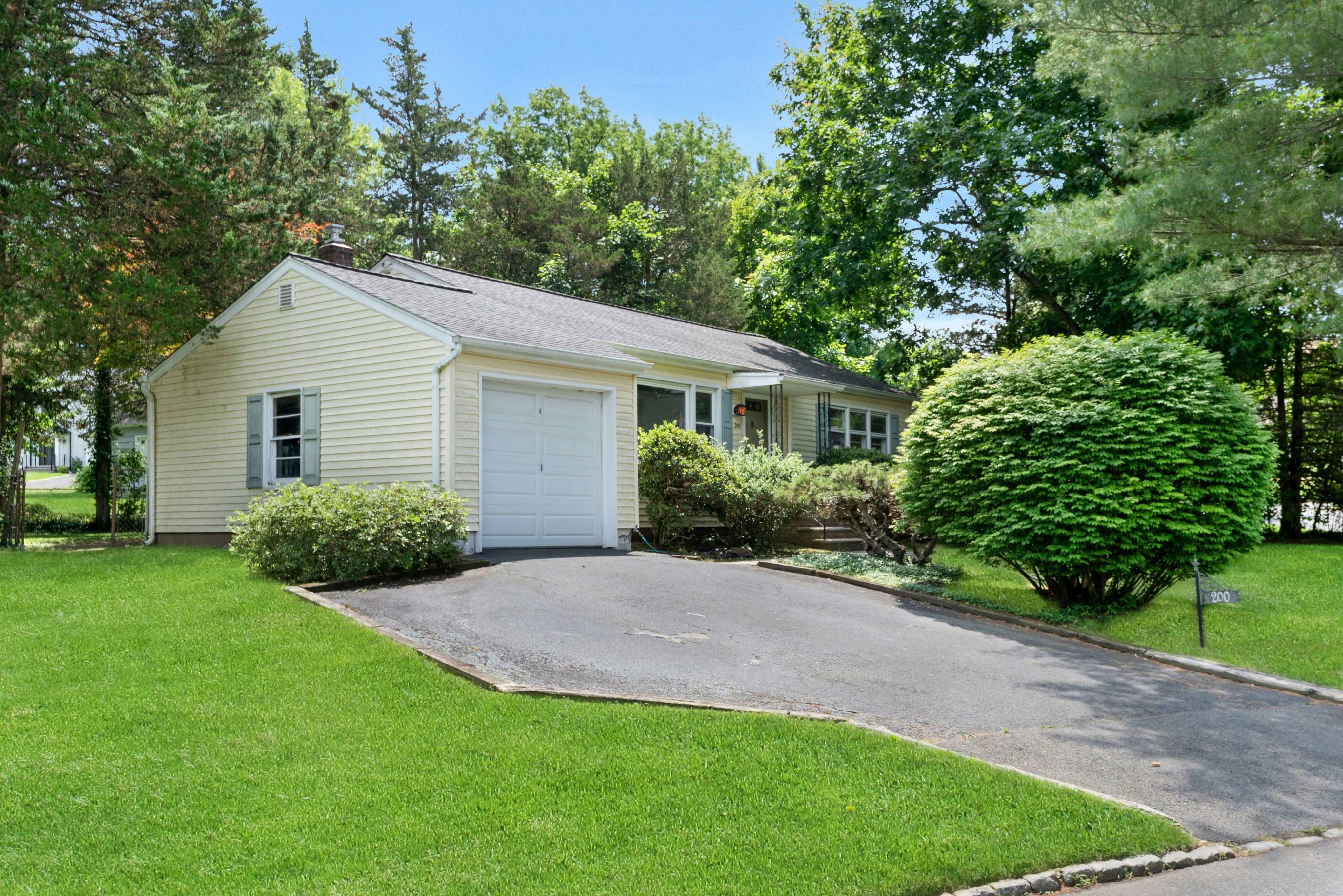 200 Runnymede Parkway 