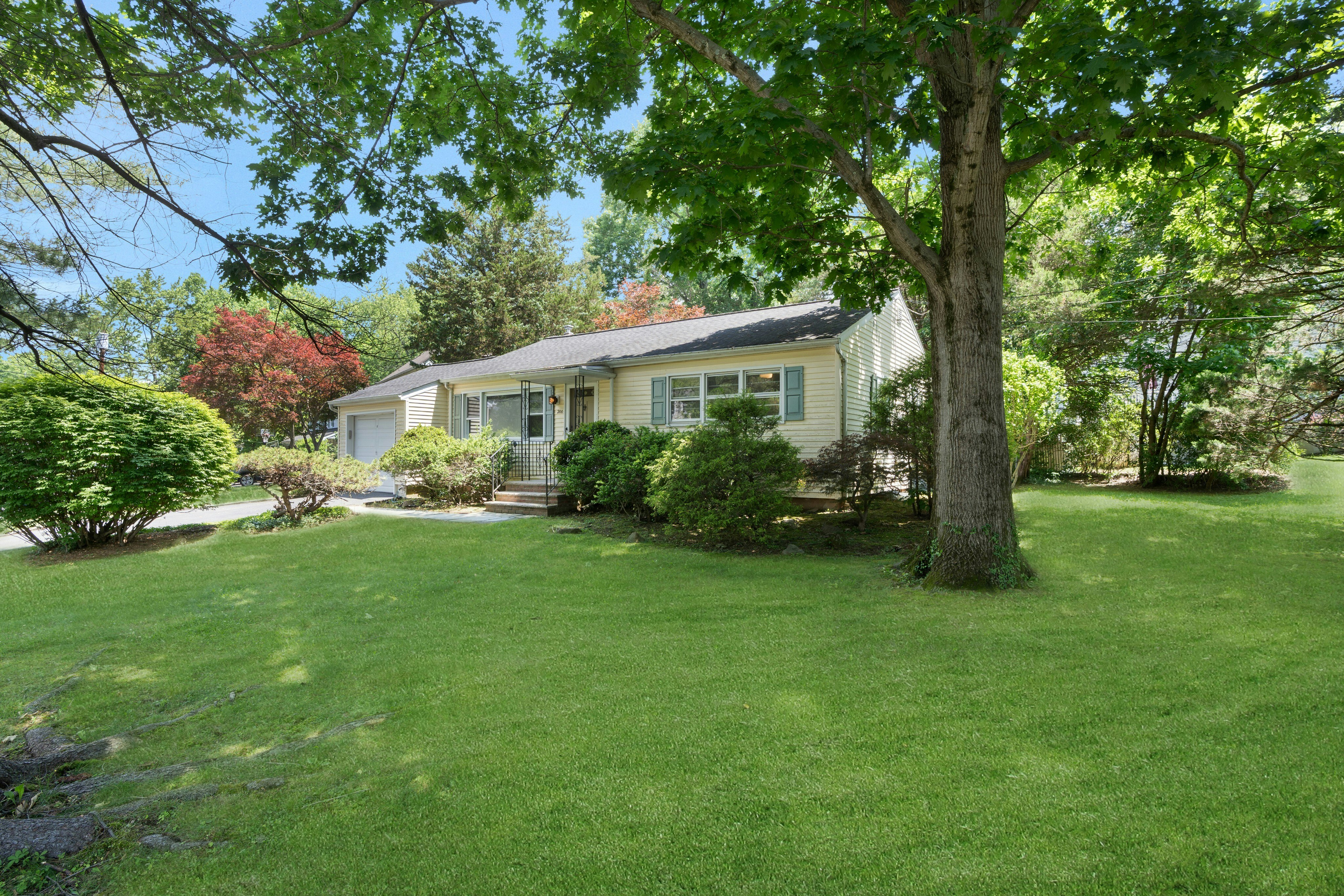 200 Runnymede Parkway 