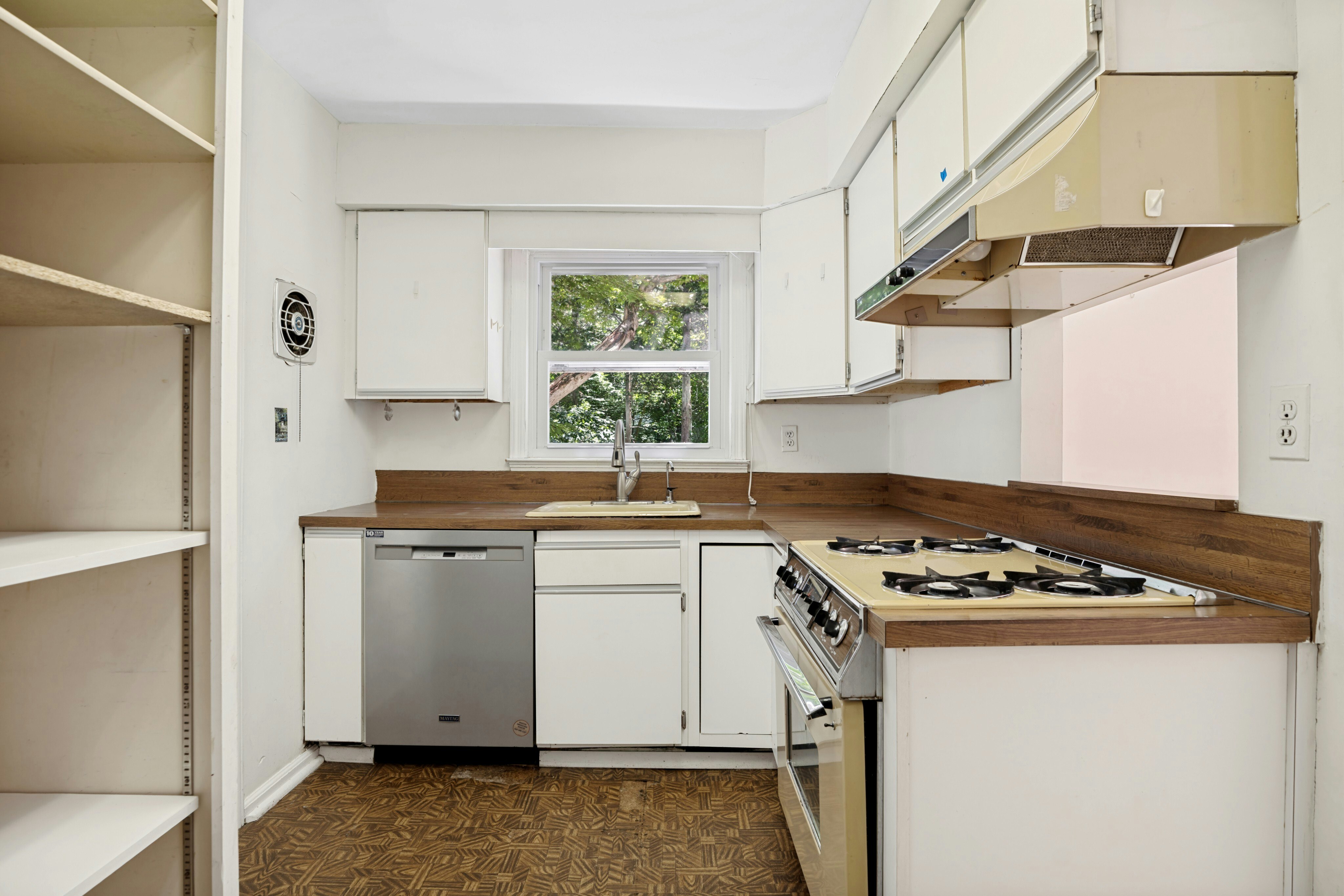 200 Runnymede Parkway 
