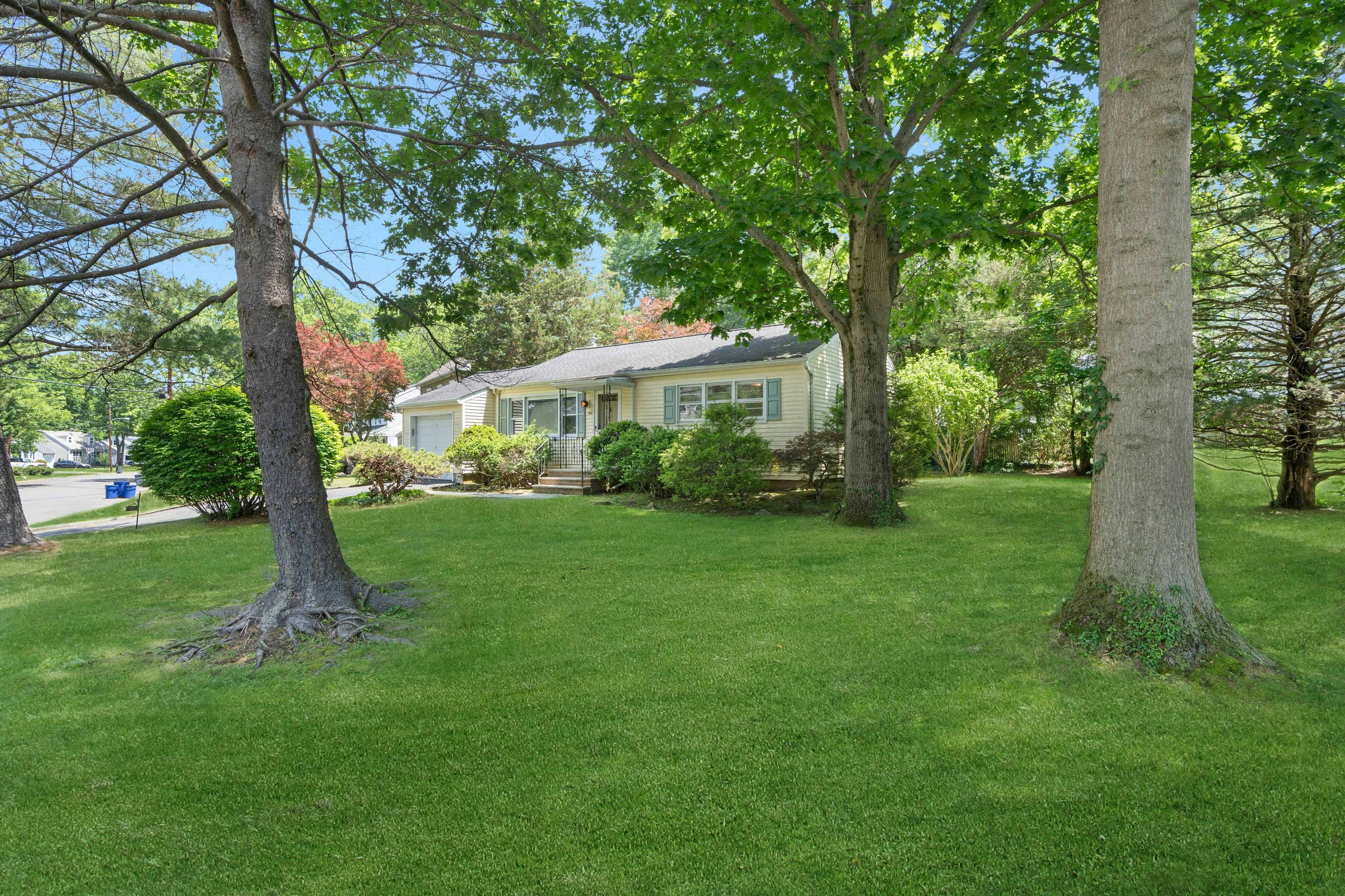 200 Runnymede Parkway 