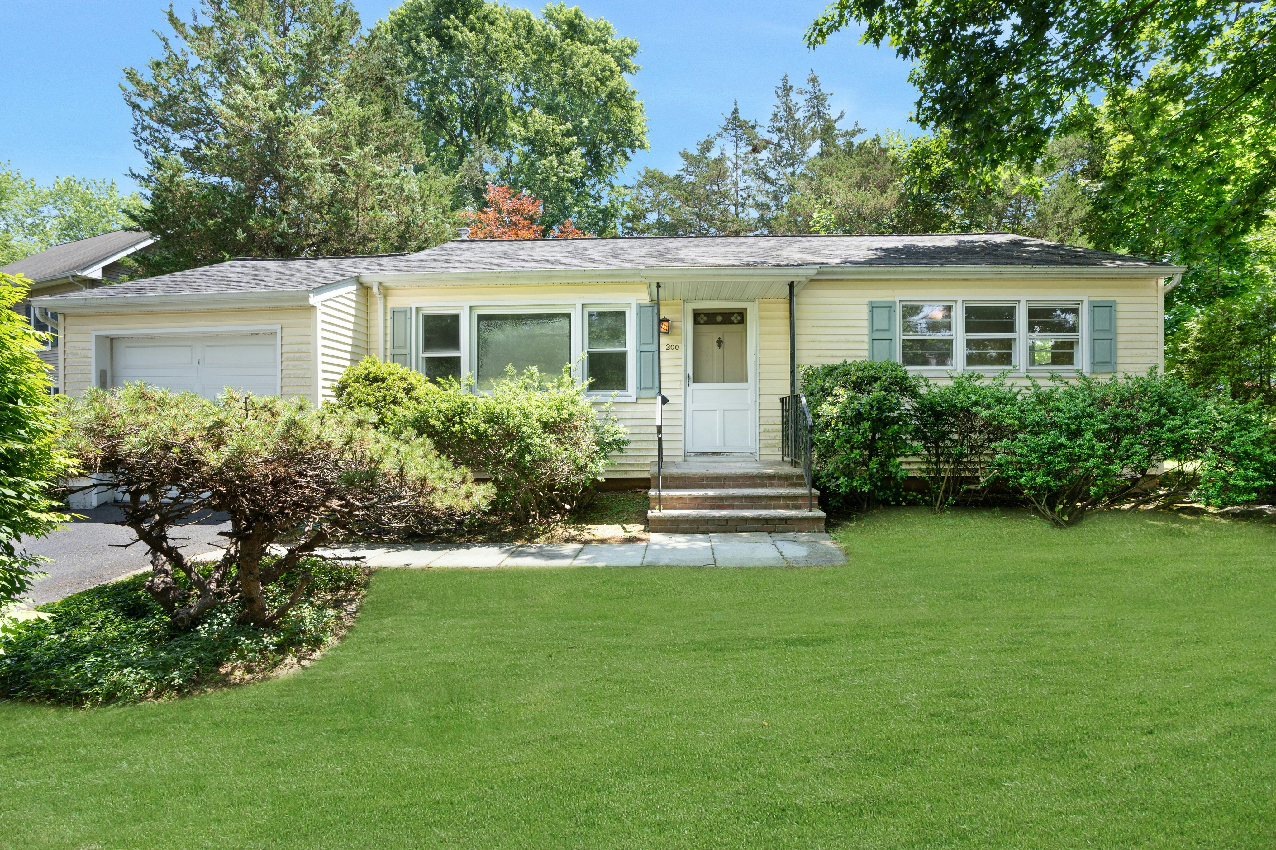 200 Runnymede Parkway 